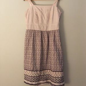 Women’s casual dress.